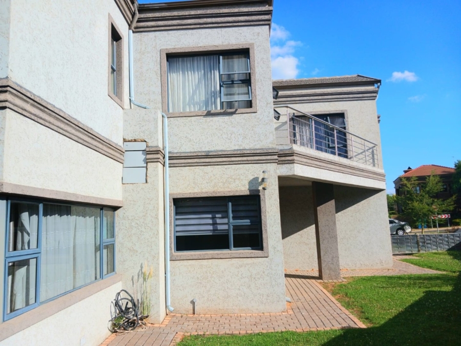 To Let 6 Bedroom Property for Rent in Blue Valley Golf Estate Gauteng