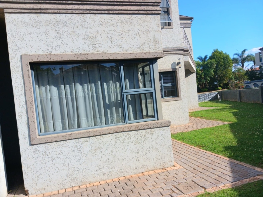 To Let 6 Bedroom Property for Rent in Blue Valley Golf Estate Gauteng