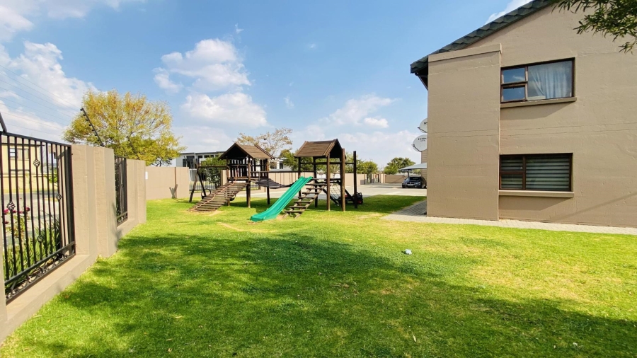 2 Bedroom Property for Sale in Helderwyk Gauteng