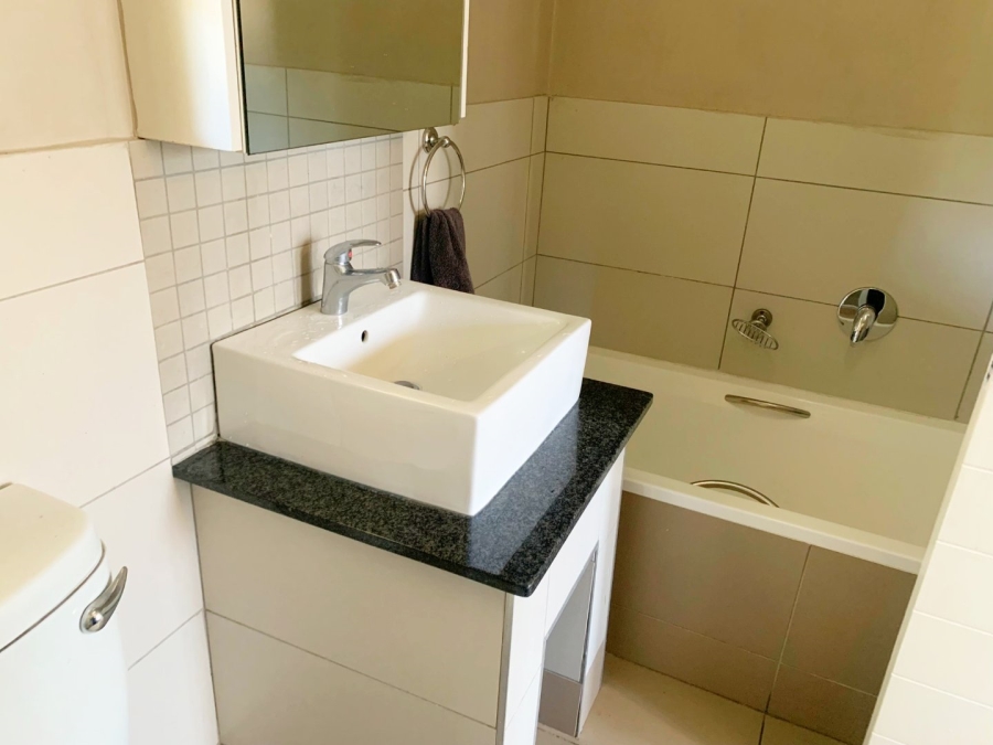 To Let 1 Bedroom Property for Rent in Broadacres Gauteng