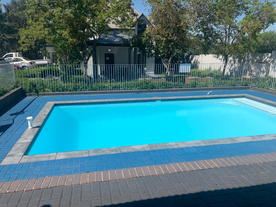 To Let 1 Bedroom Property for Rent in Broadacres Gauteng