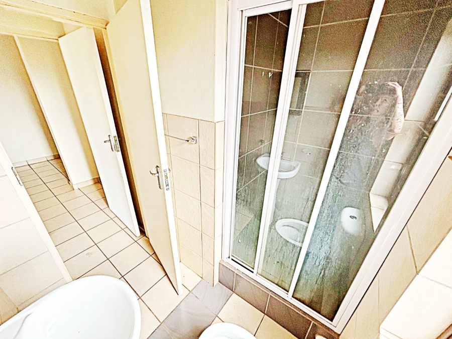 3 Bedroom Property for Sale in Die Hoewes Gauteng