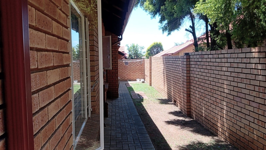 To Let 3 Bedroom Property for Rent in Equestria Gauteng