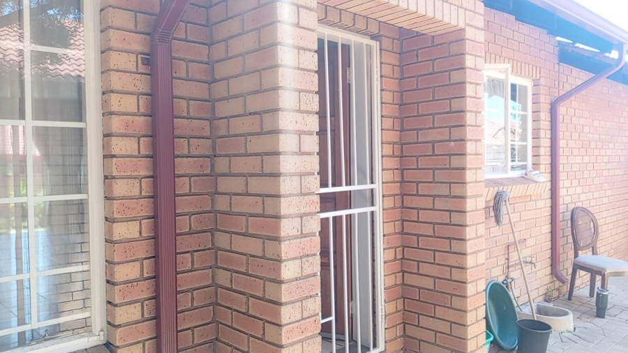 To Let 3 Bedroom Property for Rent in Equestria Gauteng
