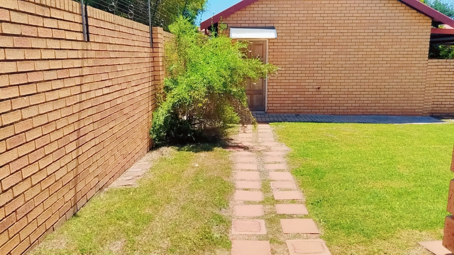 To Let 3 Bedroom Property for Rent in Equestria Gauteng