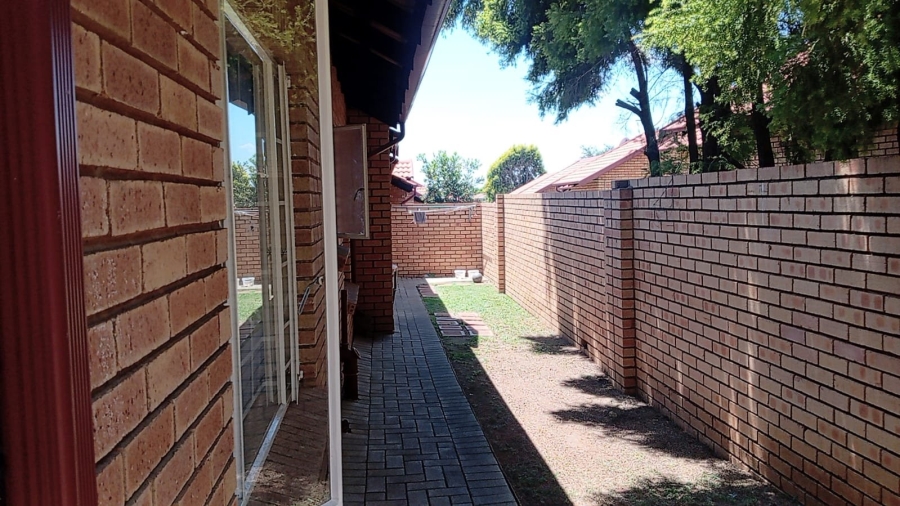 To Let 3 Bedroom Property for Rent in Equestria Gauteng
