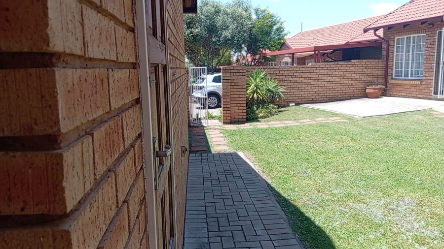 To Let 3 Bedroom Property for Rent in Equestria Gauteng