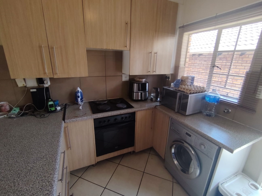 2 Bedroom Property for Sale in Monavoni Gauteng