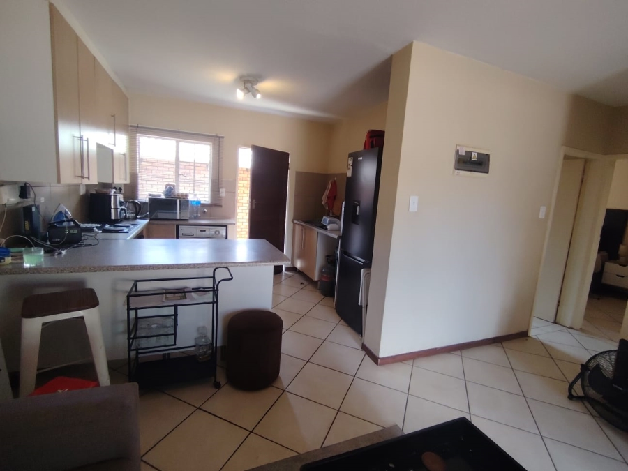 2 Bedroom Property for Sale in Monavoni Gauteng