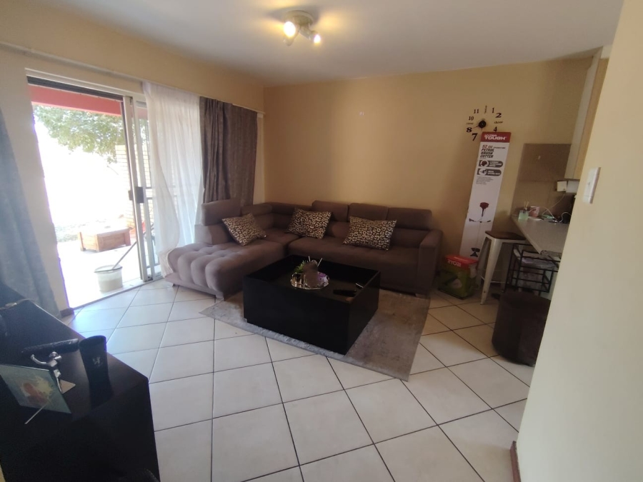 2 Bedroom Property for Sale in Monavoni Gauteng