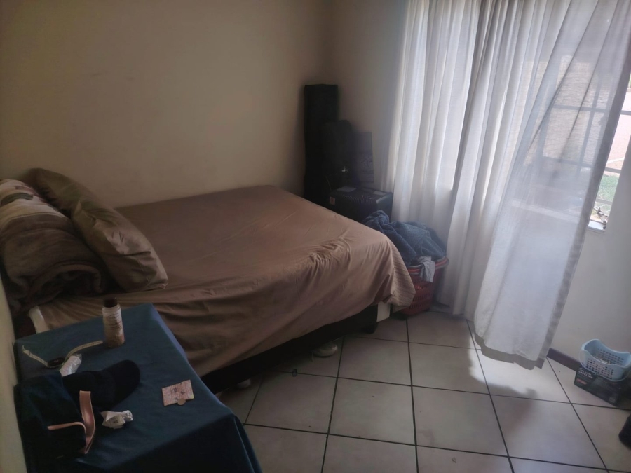 2 Bedroom Property for Sale in Monavoni Gauteng