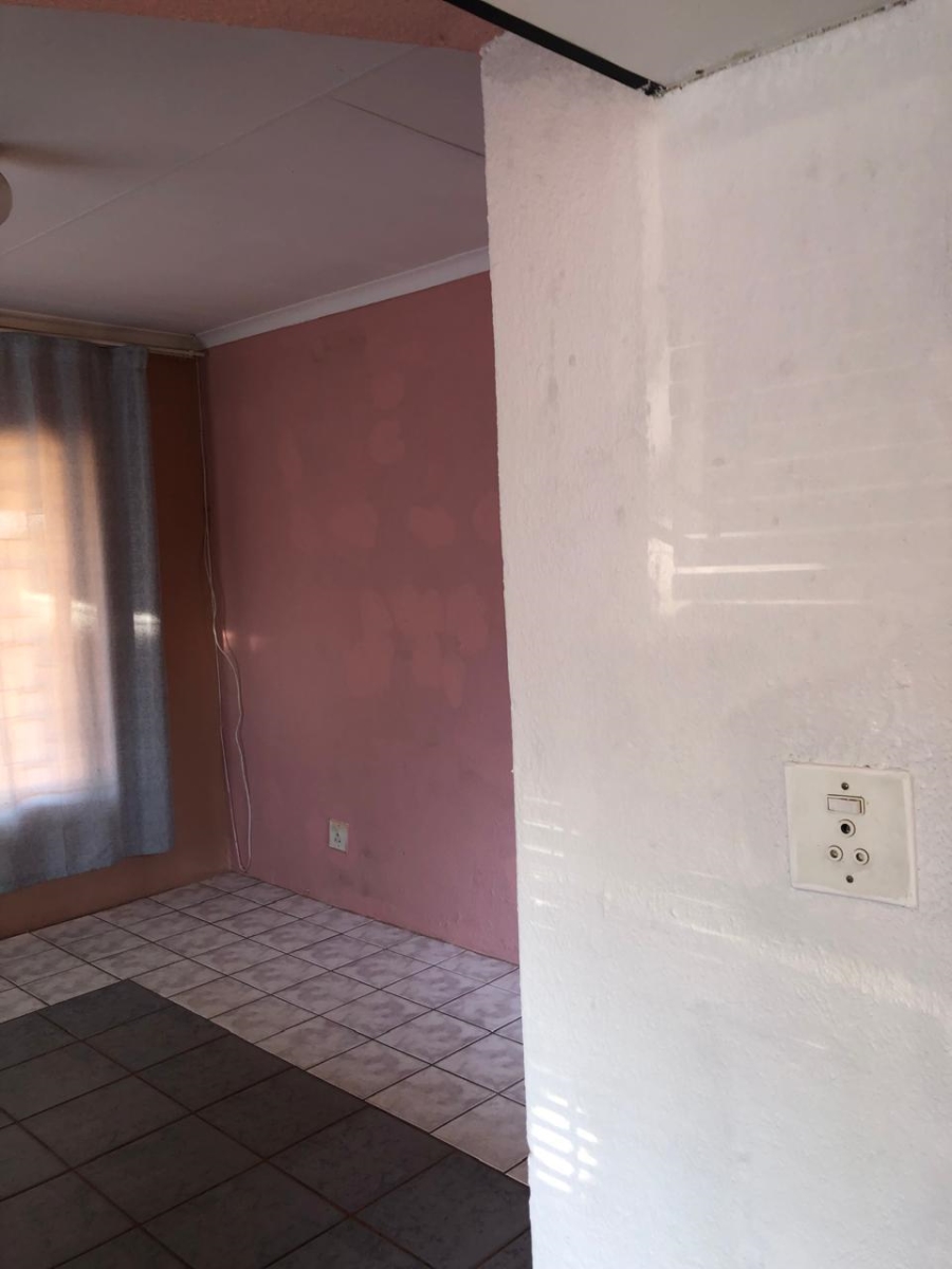 2 Bedroom Property for Sale in Soshanguve FF Gauteng