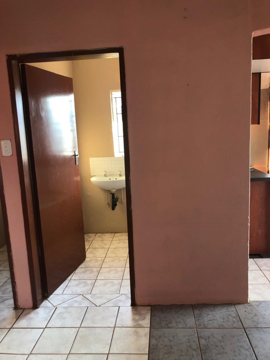 2 Bedroom Property for Sale in Soshanguve FF Gauteng