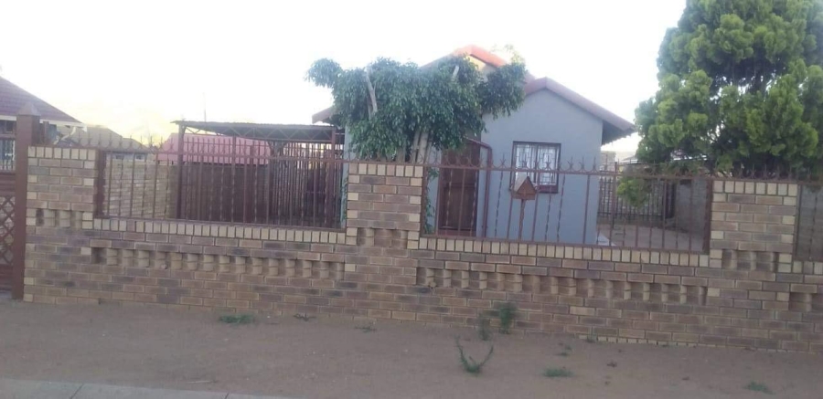 2 Bedroom Property for Sale in Soshanguve FF Gauteng