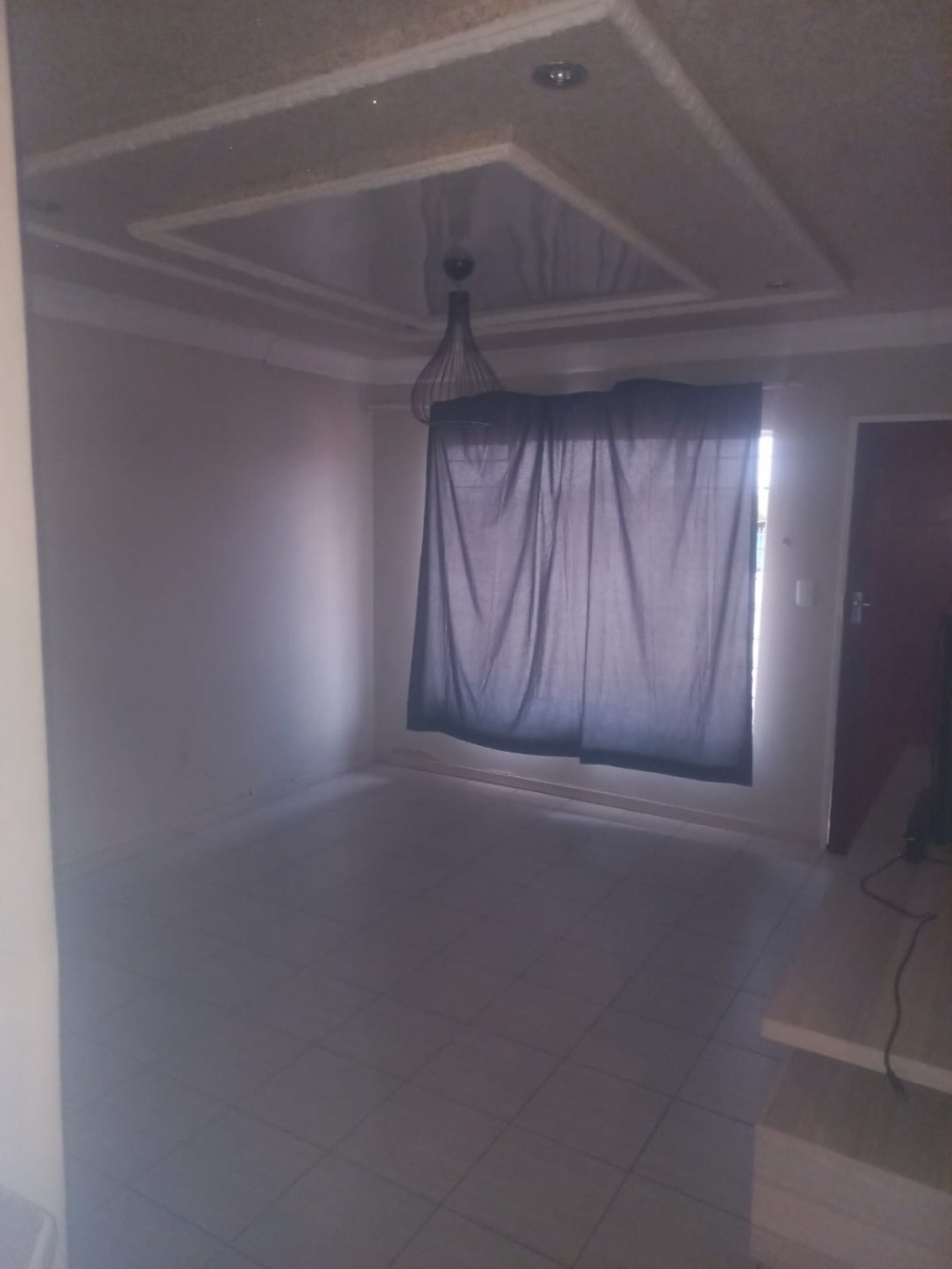 2 Bedroom Property for Sale in The Orchards Gauteng