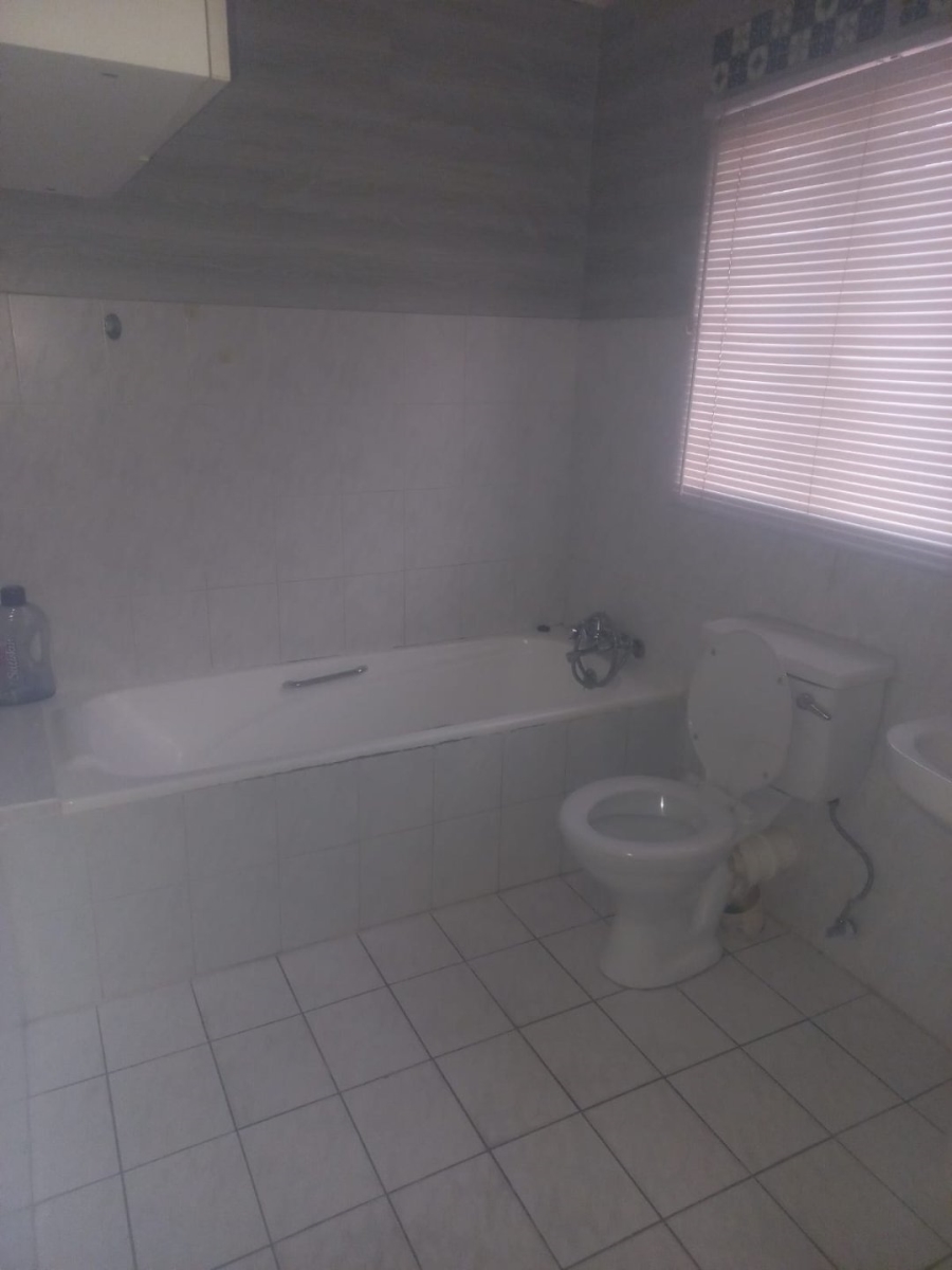 2 Bedroom Property for Sale in The Orchards Gauteng