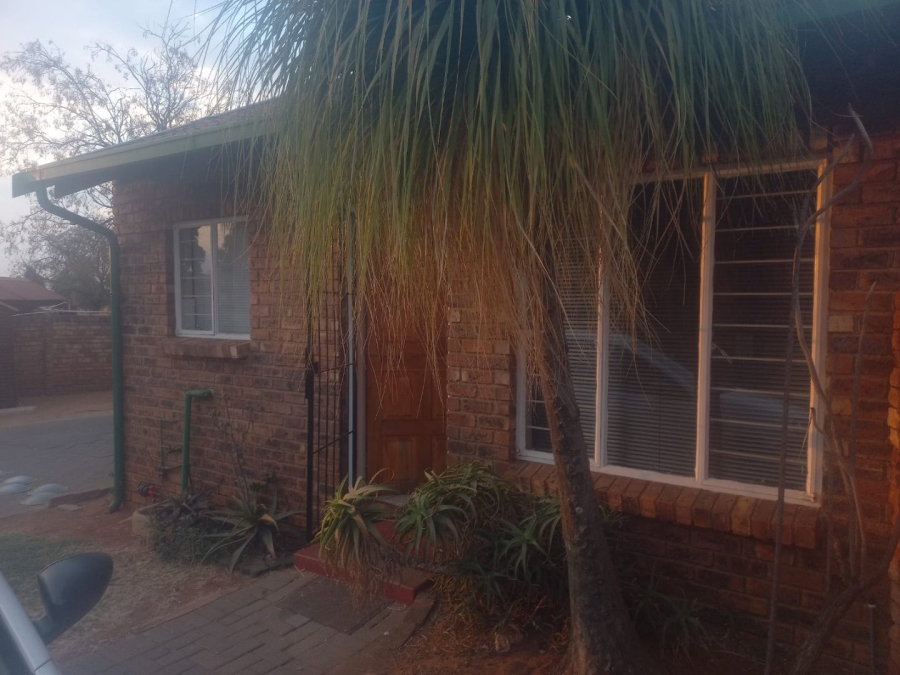 2 Bedroom Property for Sale in The Orchards Gauteng