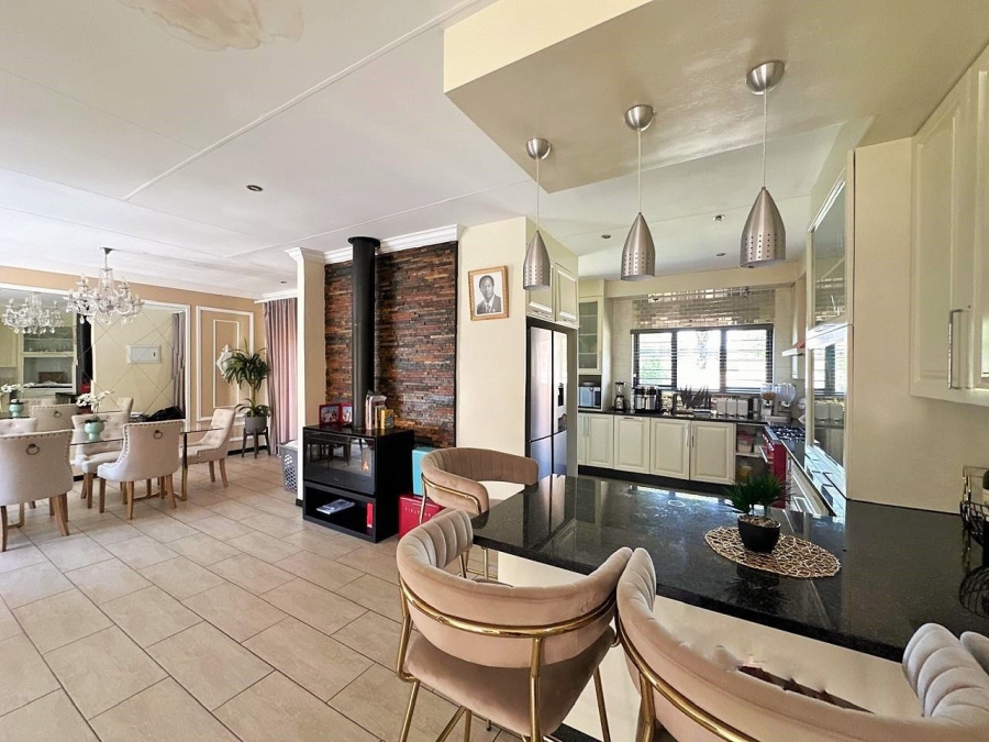 To Let 2 Bedroom Property for Rent in Eco Park Gauteng