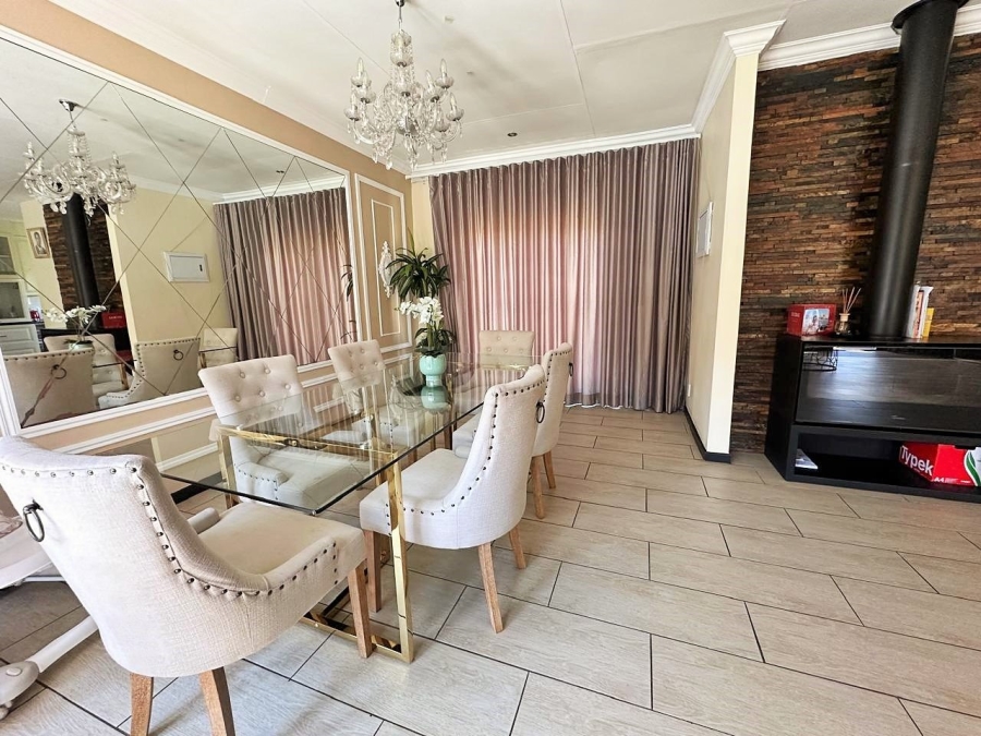 To Let 2 Bedroom Property for Rent in Eco Park Gauteng