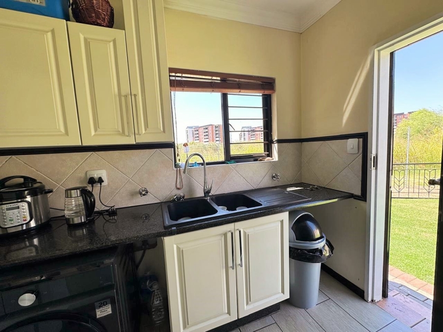 To Let 2 Bedroom Property for Rent in Eco Park Gauteng
