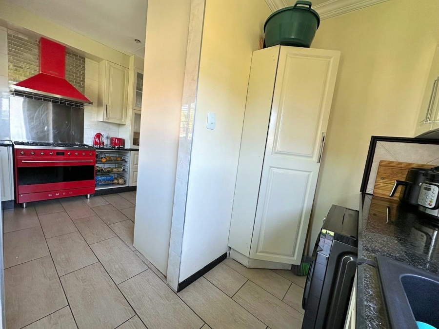 To Let 2 Bedroom Property for Rent in Eco Park Gauteng