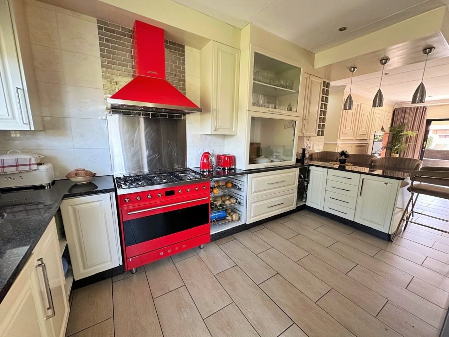 To Let 2 Bedroom Property for Rent in Eco Park Gauteng