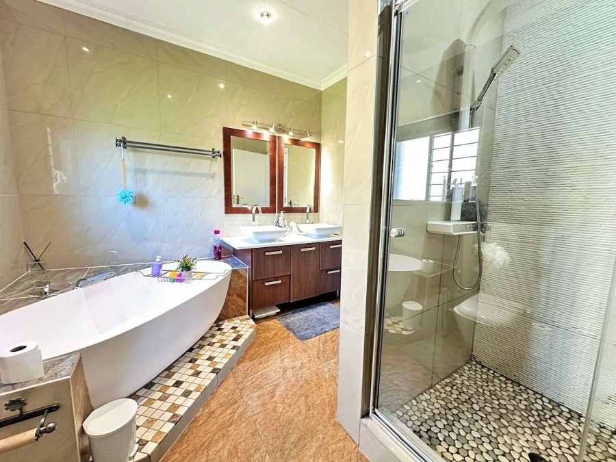 To Let 2 Bedroom Property for Rent in Eco Park Gauteng