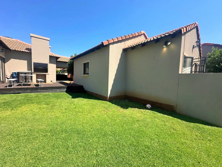 To Let 2 Bedroom Property for Rent in Eco Park Gauteng