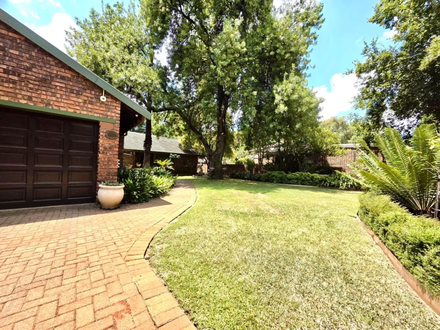 4 Bedroom Property for Sale in Wierda Park Gauteng