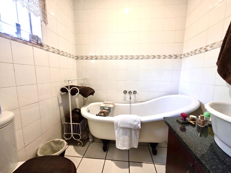 4 Bedroom Property for Sale in Wierda Park Gauteng