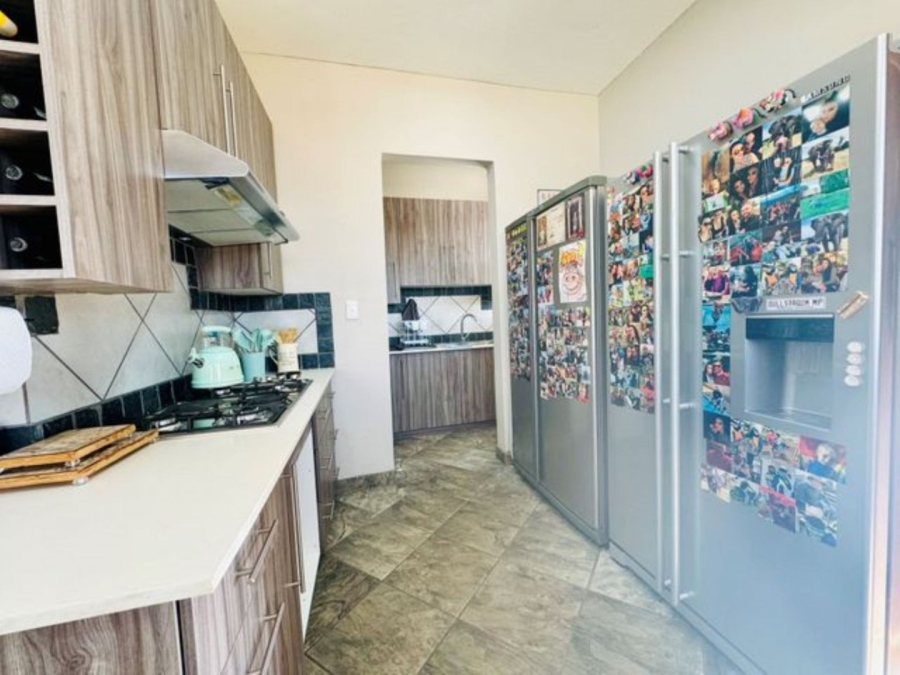 8 Bedroom Property for Sale in Annlin Gauteng