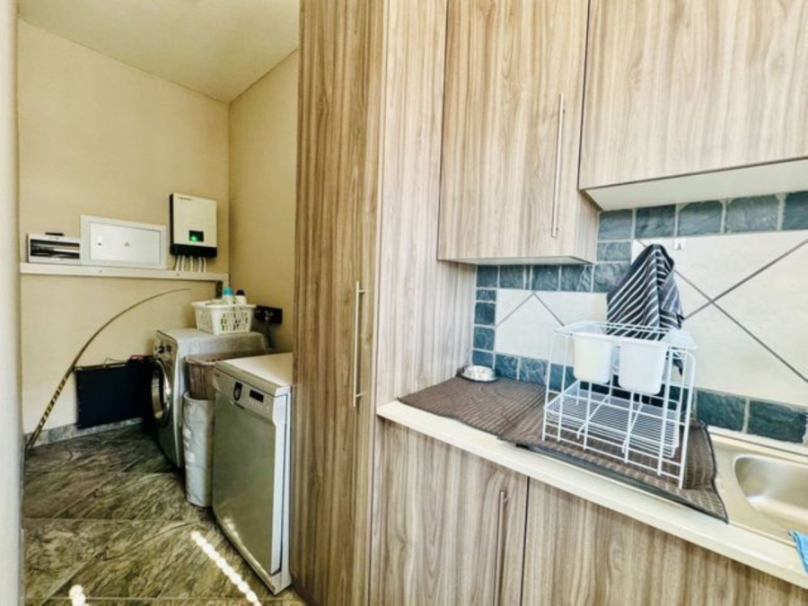 8 Bedroom Property for Sale in Annlin Gauteng