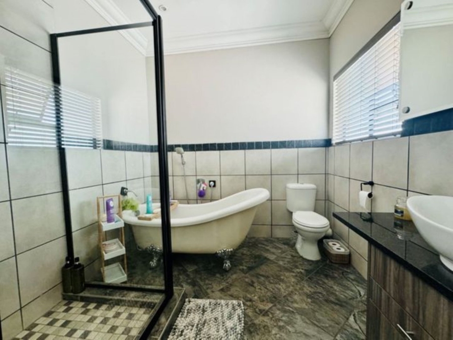 8 Bedroom Property for Sale in Annlin Gauteng