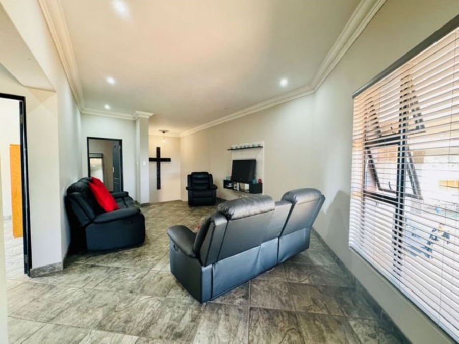 8 Bedroom Property for Sale in Annlin Gauteng