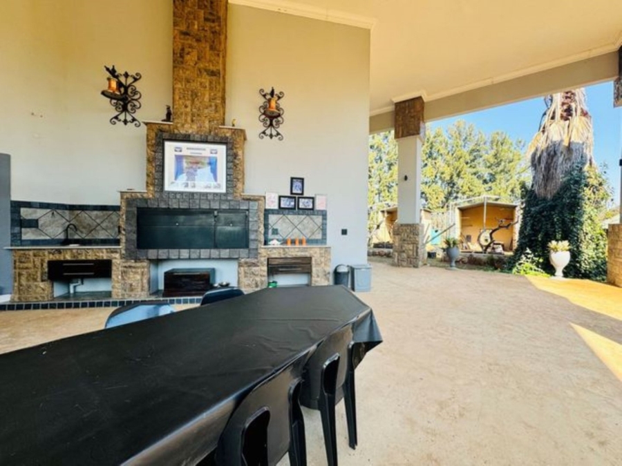 8 Bedroom Property for Sale in Annlin Gauteng