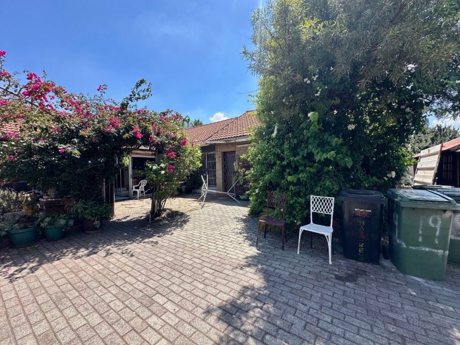 4 Bedroom Property for Sale in General Albertspark Gauteng