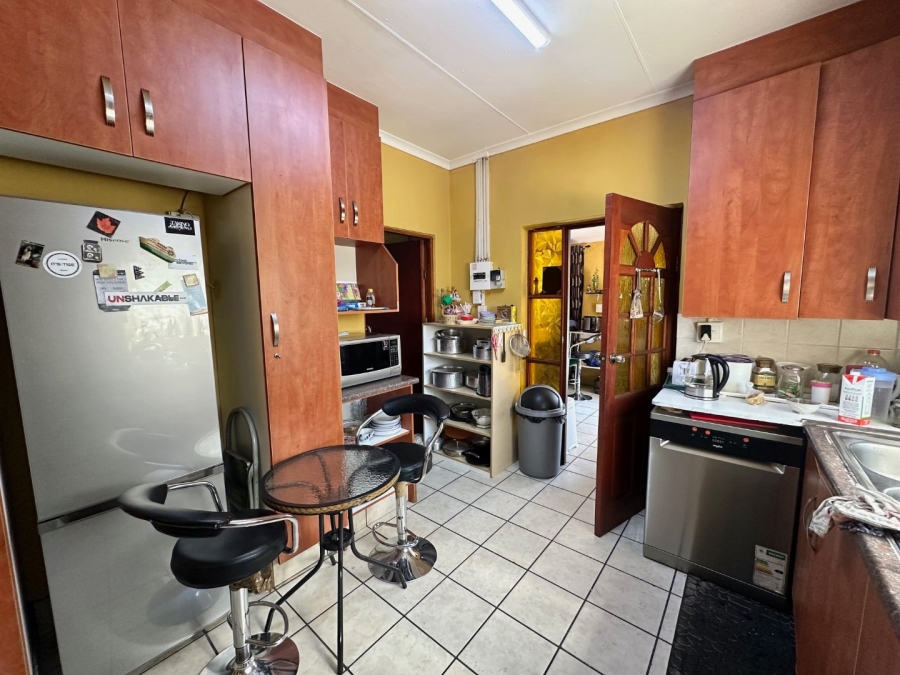 4 Bedroom Property for Sale in General Albertspark Gauteng