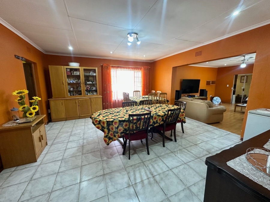 4 Bedroom Property for Sale in General Albertspark Gauteng