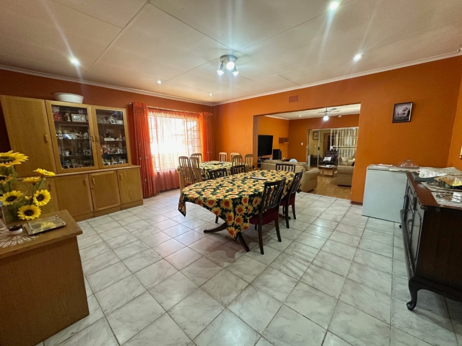4 Bedroom Property for Sale in General Albertspark Gauteng