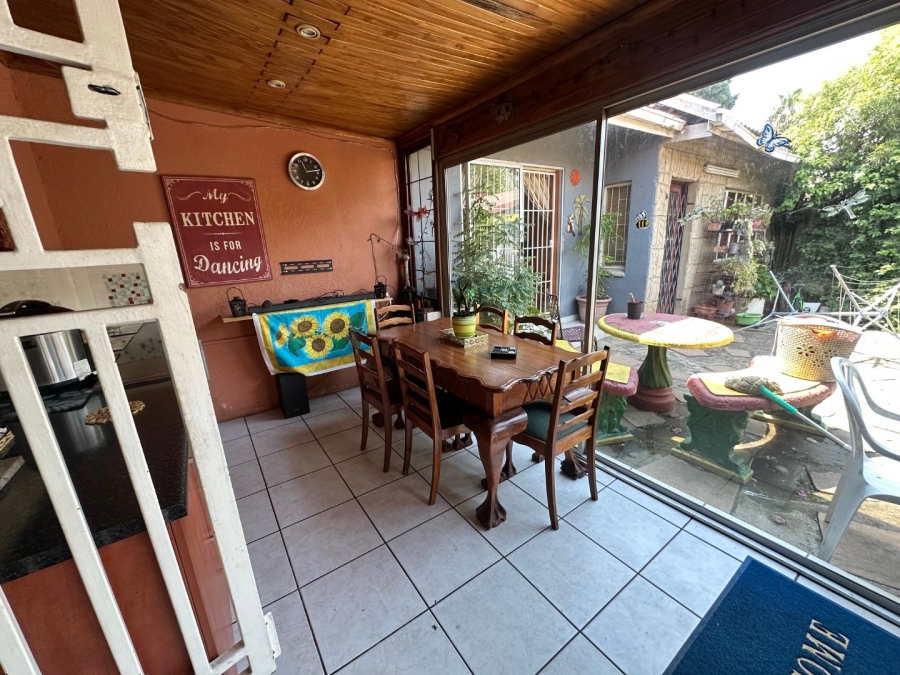 4 Bedroom Property for Sale in General Albertspark Gauteng