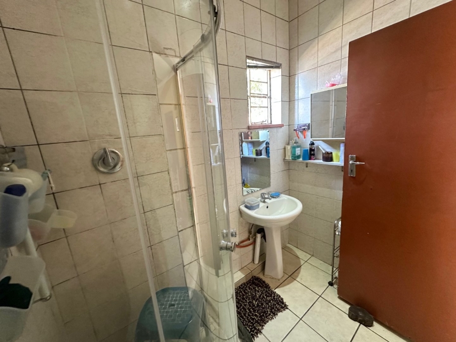 4 Bedroom Property for Sale in General Albertspark Gauteng