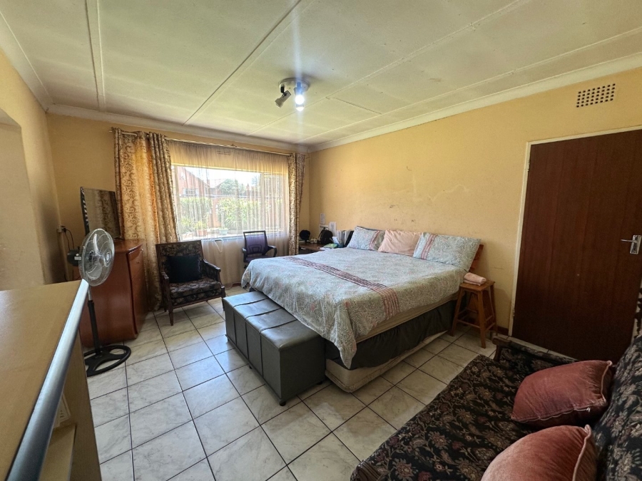 4 Bedroom Property for Sale in General Albertspark Gauteng