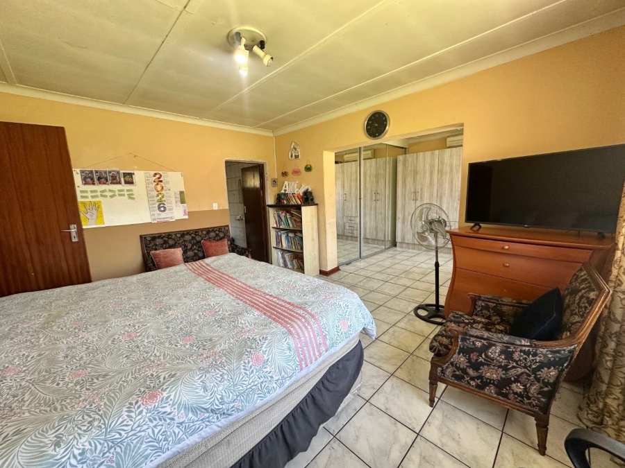 4 Bedroom Property for Sale in General Albertspark Gauteng