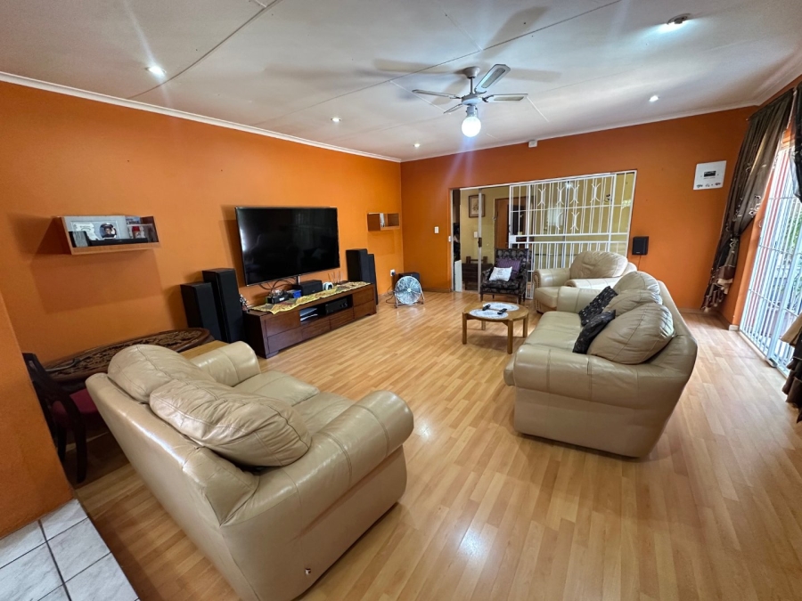 4 Bedroom Property for Sale in General Albertspark Gauteng