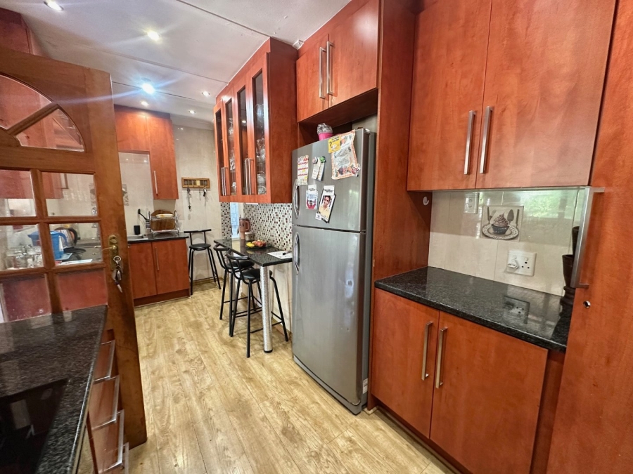 4 Bedroom Property for Sale in General Albertspark Gauteng