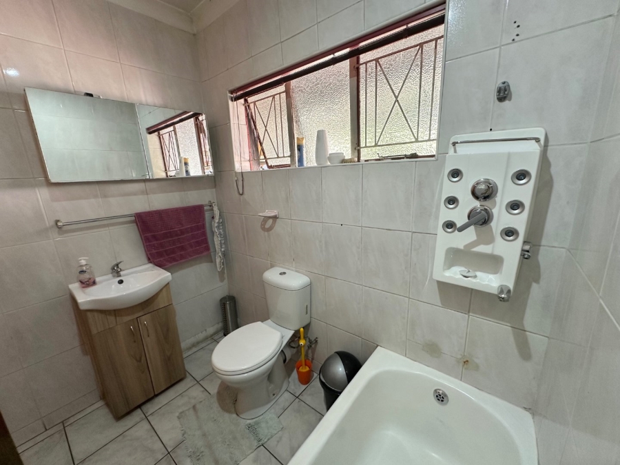4 Bedroom Property for Sale in General Albertspark Gauteng