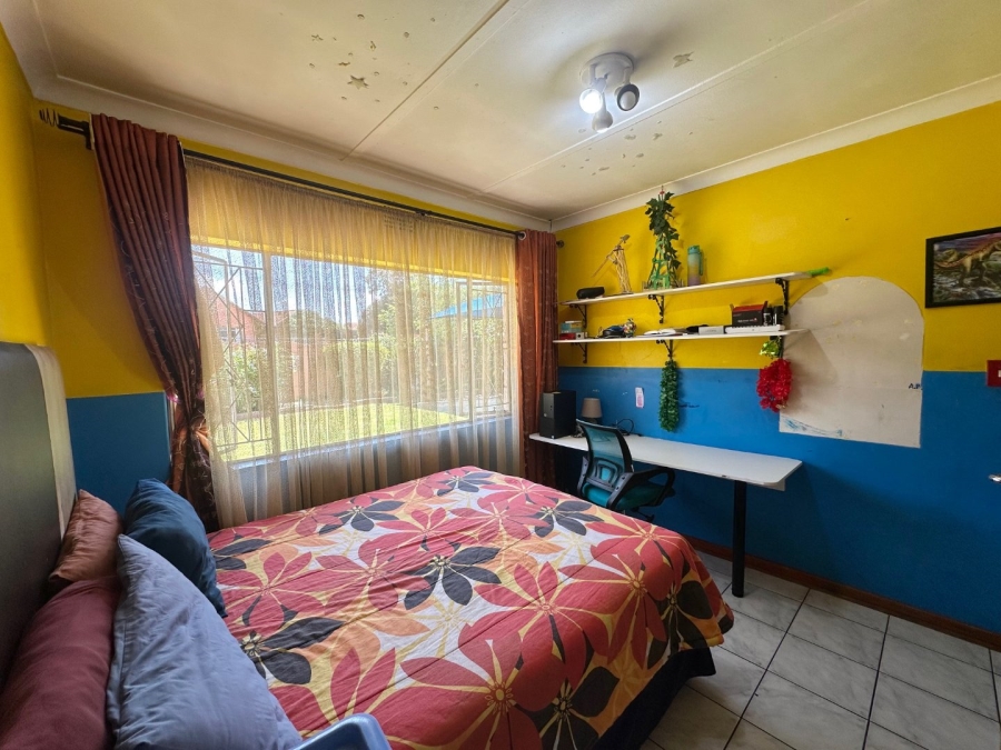 4 Bedroom Property for Sale in General Albertspark Gauteng