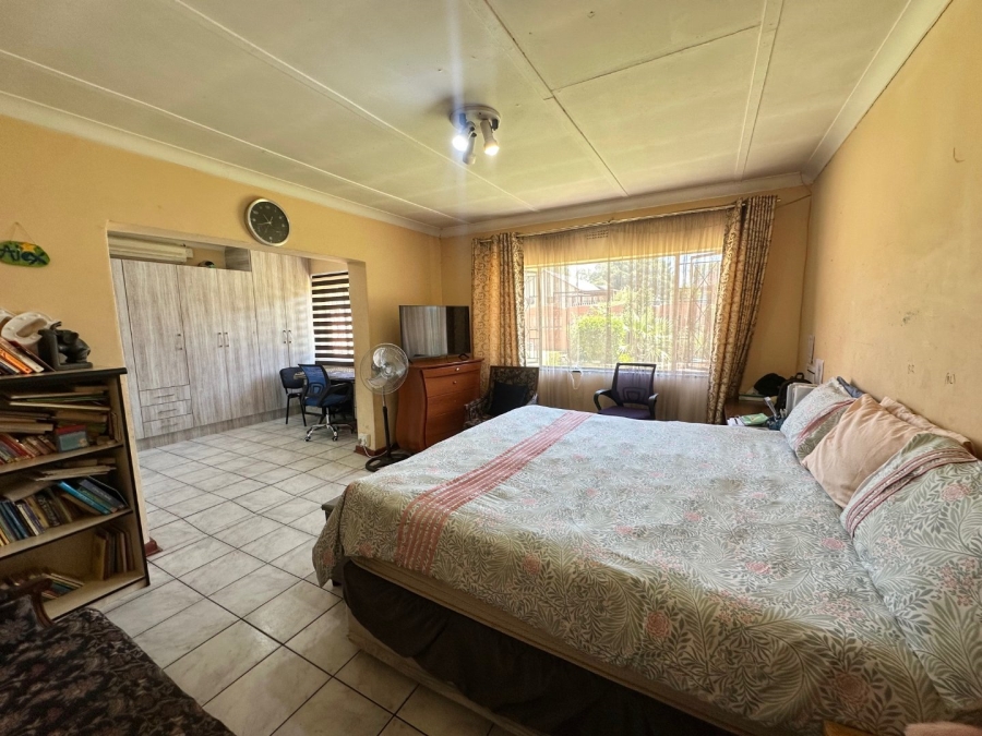 4 Bedroom Property for Sale in General Albertspark Gauteng