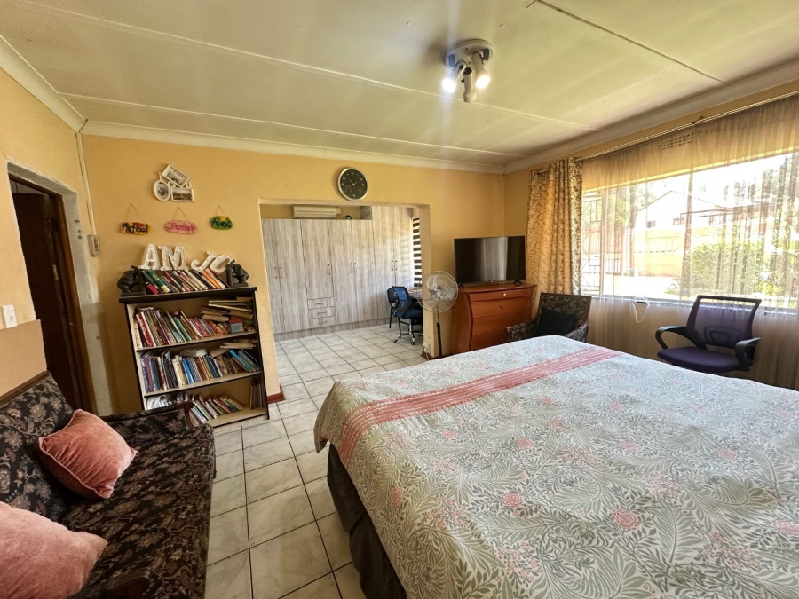 4 Bedroom Property for Sale in General Albertspark Gauteng
