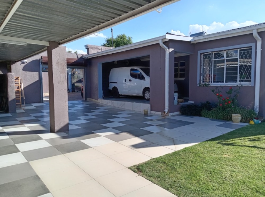 3 Bedroom Property for Sale in Edenvale Central Gauteng